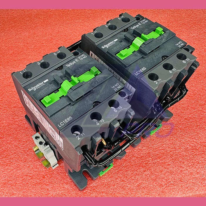 Пускатель реверсивная сборка 220VAC 65А LC2E65M5 Schneider Electric